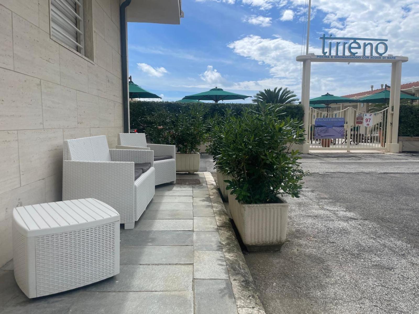 Amamare Apartments Виареджо Екстериор снимка